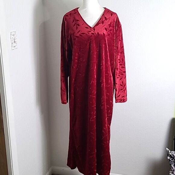 Jaclyn Smith Deep Red Velvet Embossed Robe, Size Medium,  NWT - Picture 1 of 10